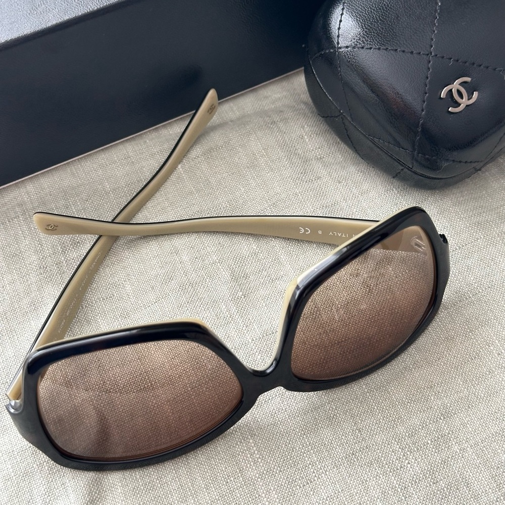 CHANEL Black and Tan Oversized Sunglasses